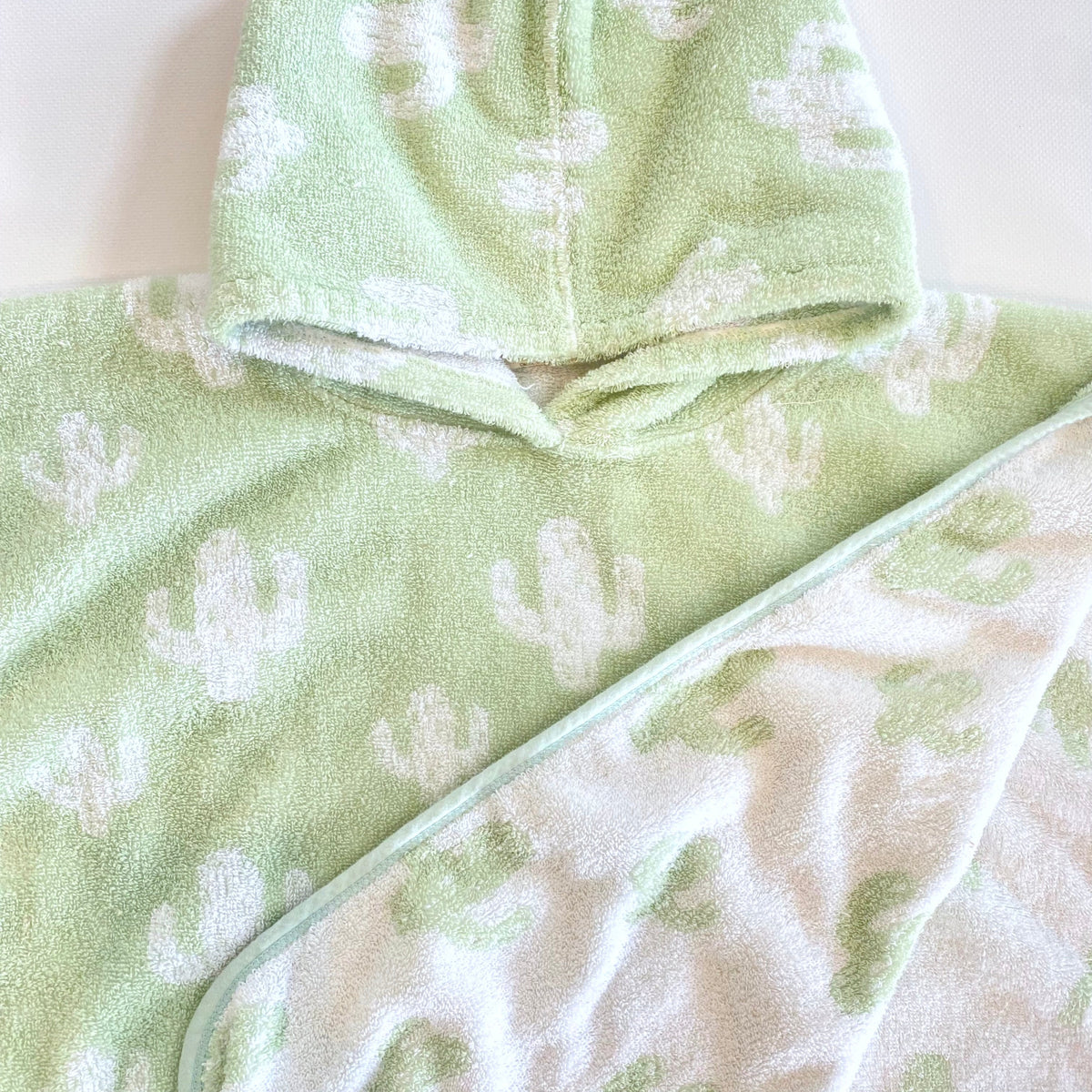 Cotton hooded towel with green and white cactus pattern